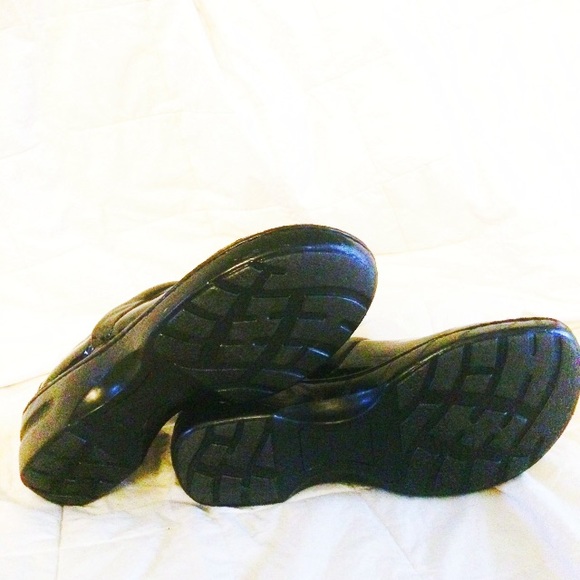 Shoes - Picture 3 of 3